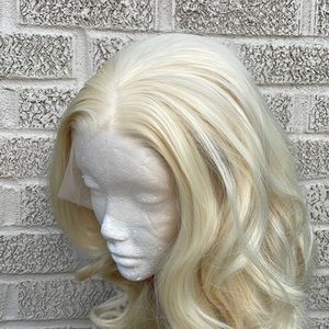 lace wig blonde dolly Barbie body wave curl Marilyn NWT 18” approx synthetic
